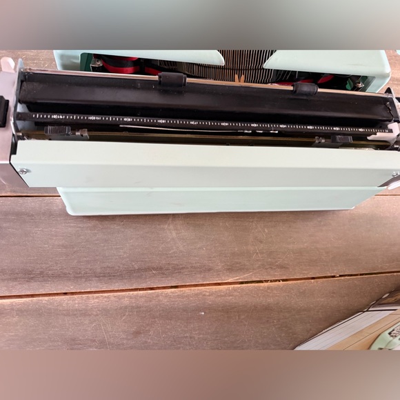 We R Memory Keepers | Typecast Typewriter | Mint | IN BOX - Picture 7 of 8